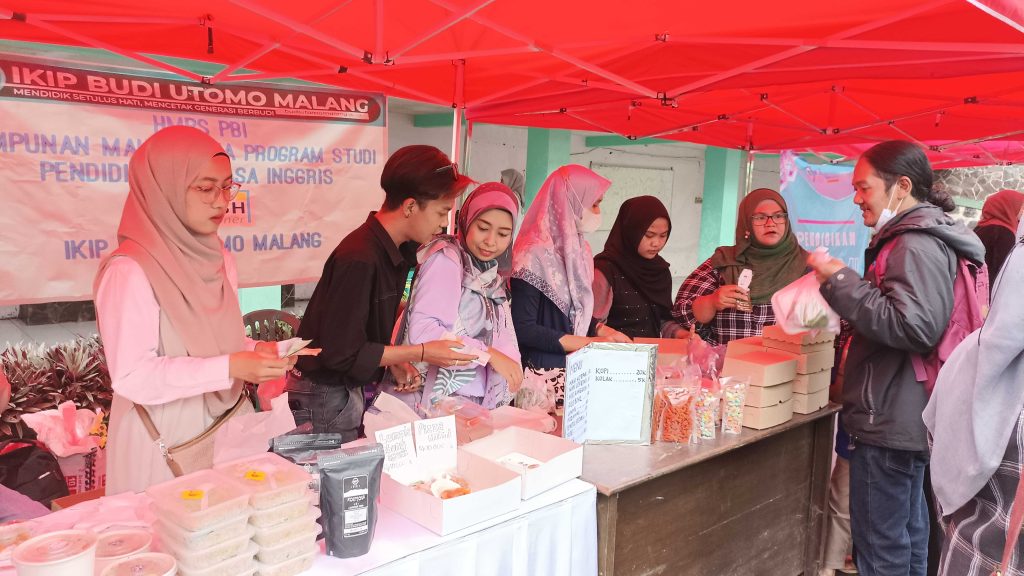 Salah satu stan menyediakan takjil berbuka puasa. (Foto: Agus N/reportasemalang)