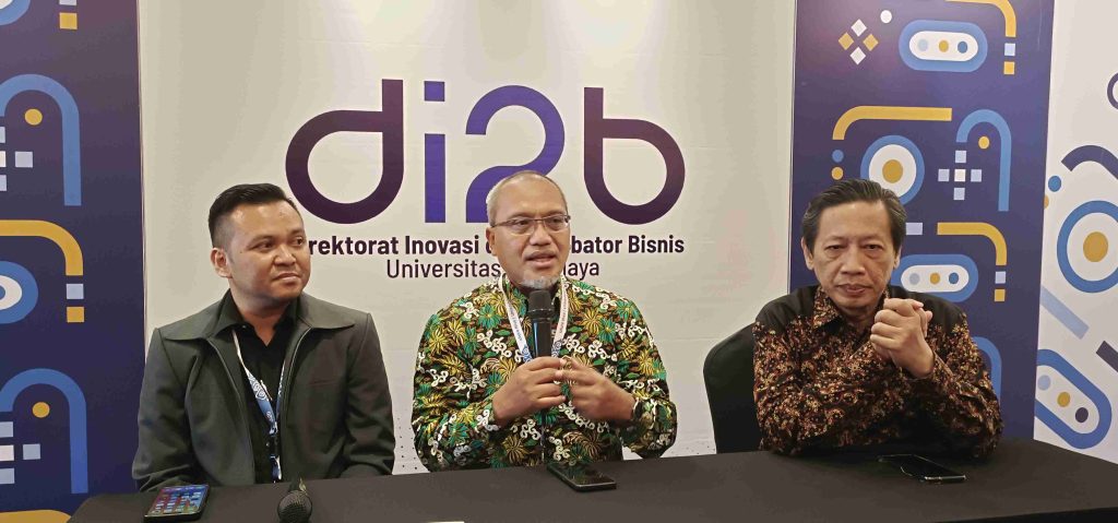 Direktur DIIB UB M Iqbal, Wakil Rektor V Prof.Dr. Unti Ludigdo, Plt. Deputi Pemanfatan Riset dan Inovasi BRIN Dr. R. Hendrian. (Foto: Agus N /reportasemalang)