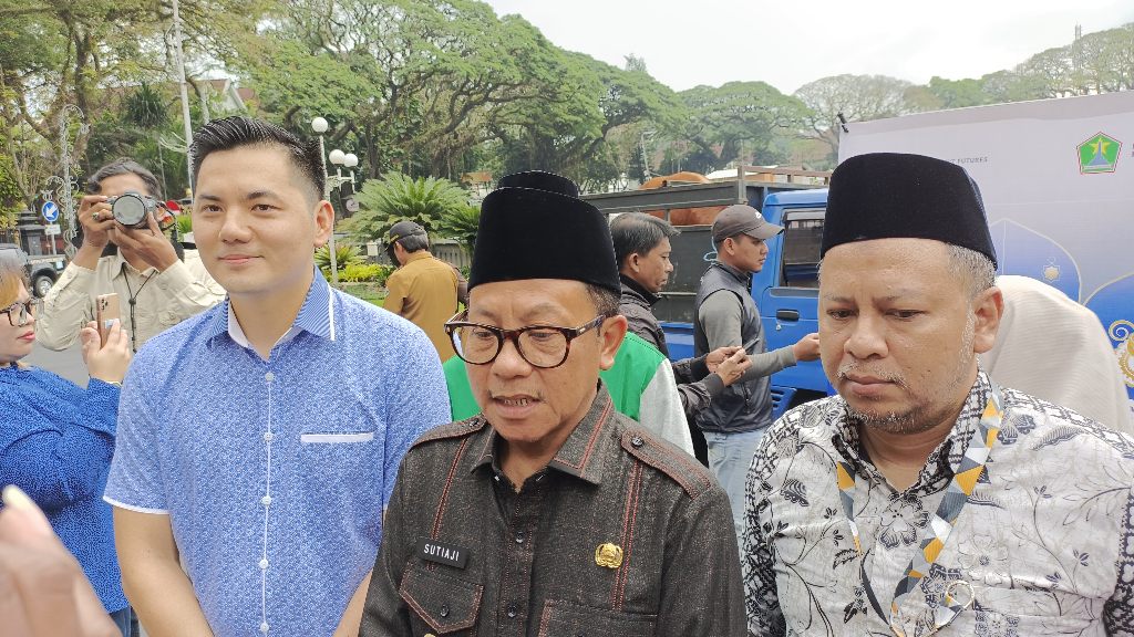 Walikota Malang bersama Pimpinan BPF Malang dan Ketua Baznas Kota Malang. (Foto: Agus N/reportasemalang)