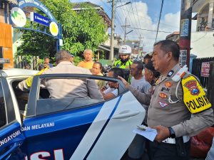 Polisi menuju kejadian lokasi pelaku melakukan pencurian.