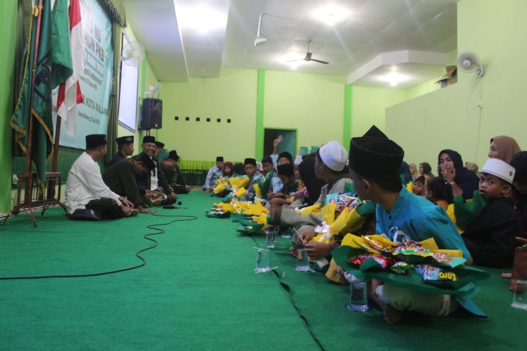 Puluhan anak Yatim rayakan Harlah ke-25 PKB di Kantor DPC PKB Kota Malang.(Foto: Ist/reportasemalang)