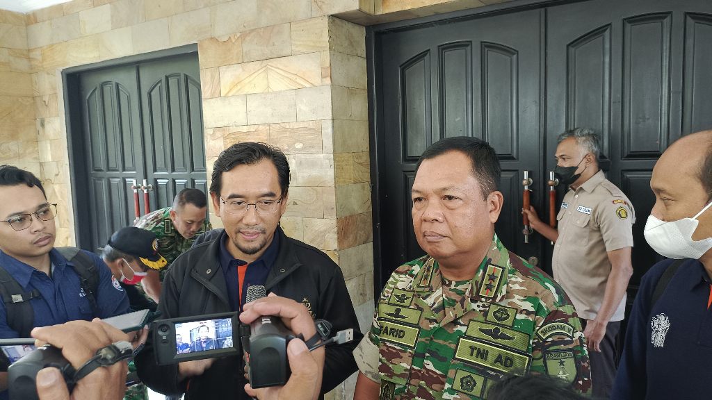 Rektor UB bersama Pangdam V Brawijaya Mayjen. (Foto:Agus N/reportasemalang)