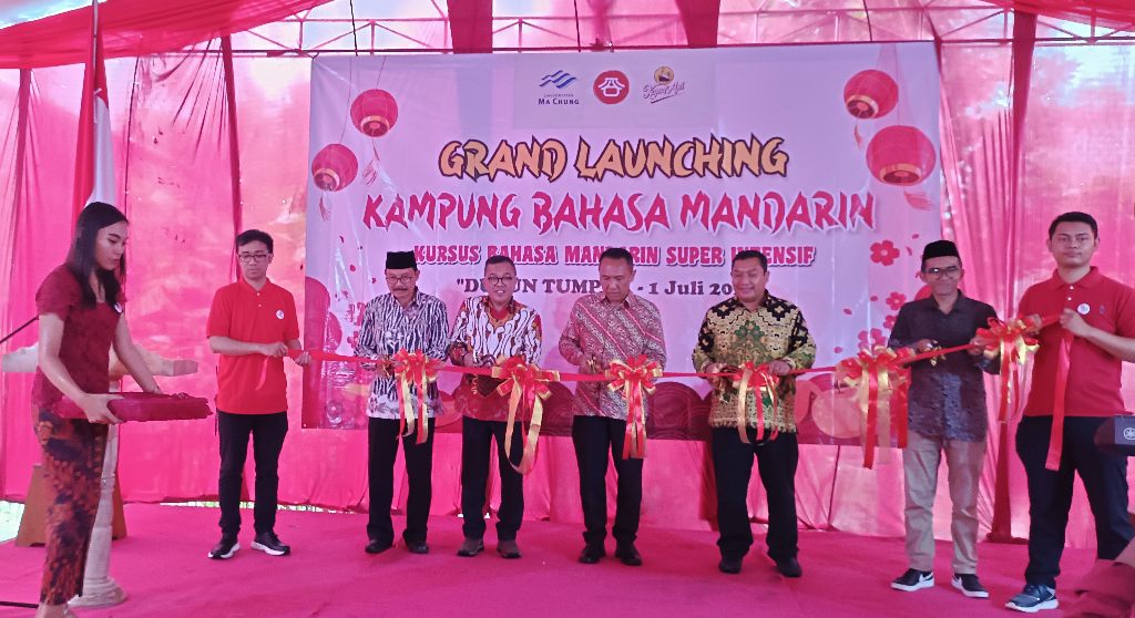 Peresmian Kampung Bahasa Mandarin Dusun Tumpuk. (Foto: Agus N/reportasemalang)