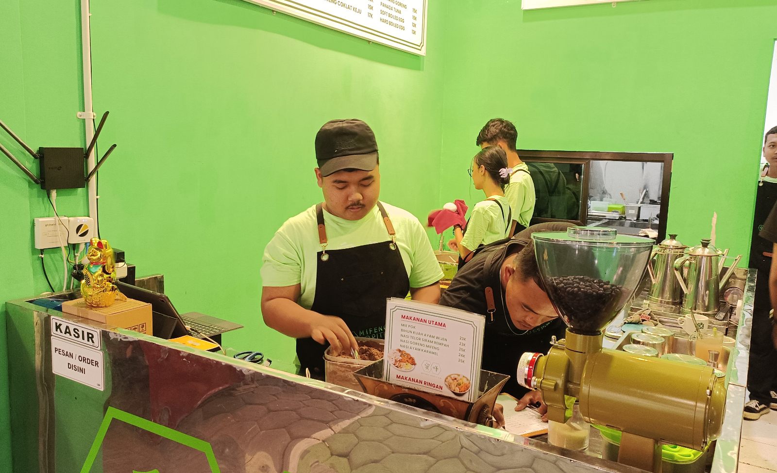 Mifeng Kopitiam hadir di Kota Malang. (Foto: Agus N/reportasemalang)