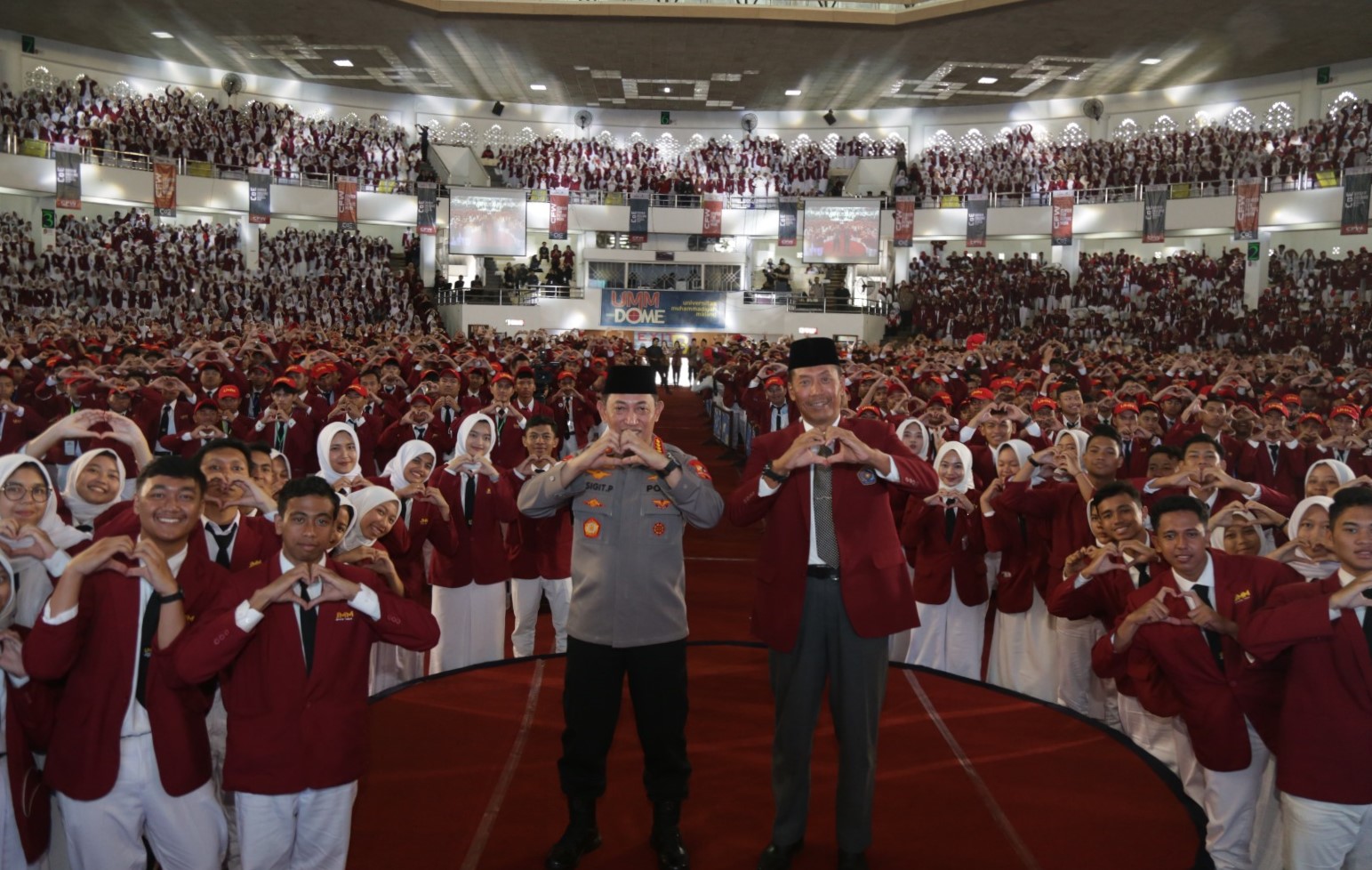 Kapolri bersama Rektor UMM di penutupan Pesmaba UMM. (Foto:Ist/reportasemalang)