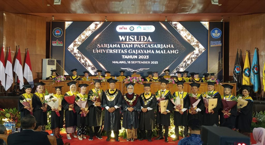 Prosesi Wisuda Uniga Malang. (Foto:Agus N/reportasemalang)