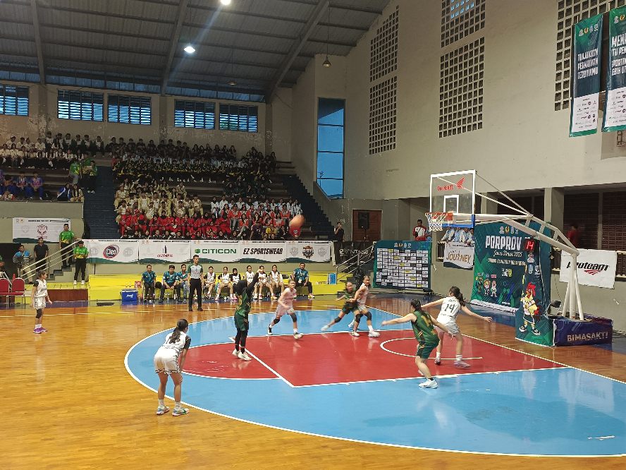 Tim Bola Basket Putri Kabupaten Malang Menang Lawan Kabupaten Jombang di Porprov Jatim 2025
