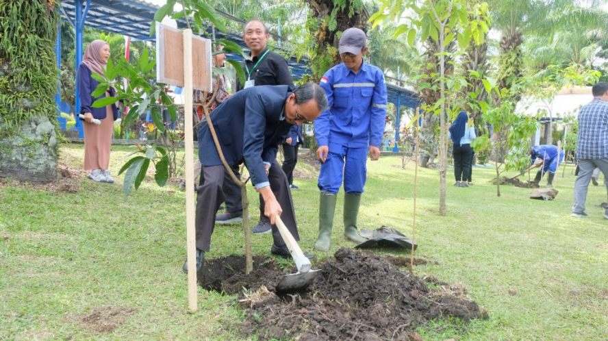 Komitmen Wujudkan Kampus Hijau, Polinema Tanam Seribu Pohon