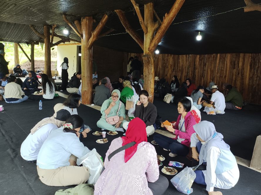 Jadi Tuan Rumah 17th ACLA and 3rd AAC International Symposium 2025, UNITRI Gelar Abdimas di Watu Gedhek