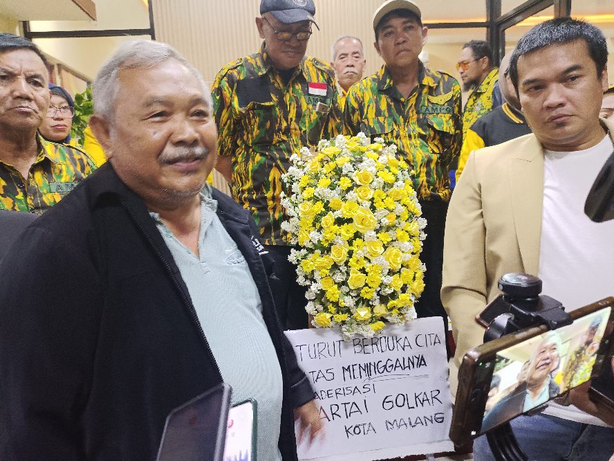 Kecewa dengan Terbitnya SK Kepengurusan, Kader Partai Golkar Kota Malang Kirim Karangan Bunga “Turut Berdukacita”