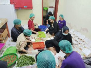 Libatkan Anak Autisme, MAC Bagikan Puluhan Ribu Nasi Berkah Ramadan