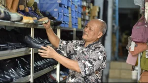Pengusaha Sepatu Asal Kabupaten Pasuruan Tetap Eksis Puluhan Tahun ditengah Persaingan Merek Ternama
