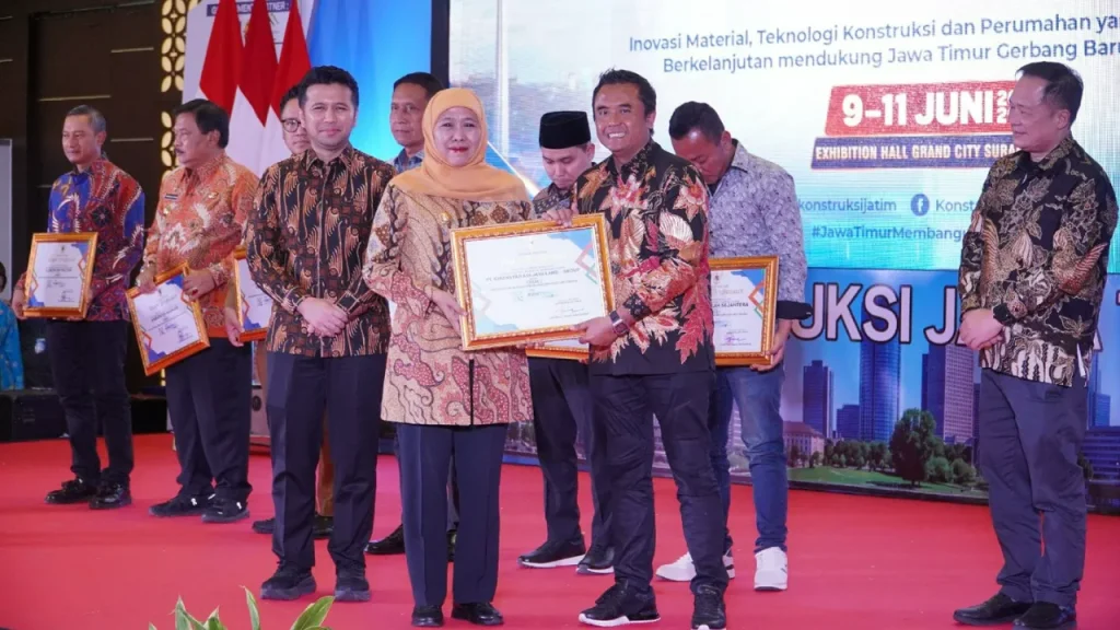 Expo Konstruksi Jatim 2026, Gubernur Khofifah Berikan Penghargaan Untuk Tiga Kategori Terbaik