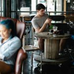 Hukum di Era AI: Melindungi atau Membatasi Ekspresi Digital?