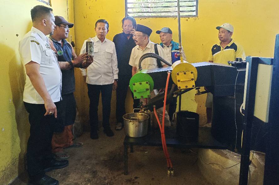 Komisi C DPRD Kota Malang Tinjau Mesin Pengolah Sampah RDF dan Pirolisis