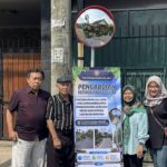 Cegah Terjadinya Kecelakaan, Tim Pengabdian Masyarakat Polinema Pasang Rambu Lalu Lintas Lensa Cembung