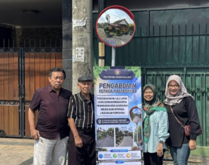 Cegah Terjadinya Kecelakaan, Tim Pengabdian Masyarakat Polinema Pasang Rambu Lalu Lintas Lensa Cembung