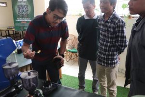 Tani Kopi Academy Bekali Pemuda Kampung Lingkar Kampus