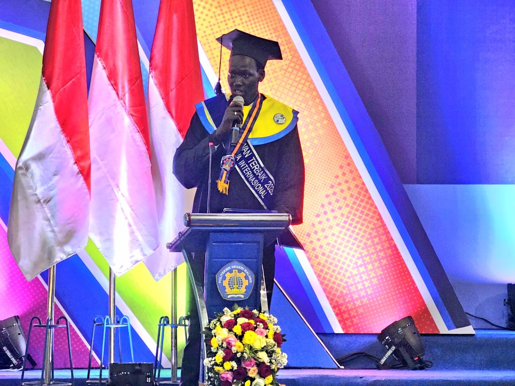 Bikin Bangga! Atem Juach Kelei Juach Dinobatkan Sebagai Wisudawan Internasional Terbaik POLINEMA