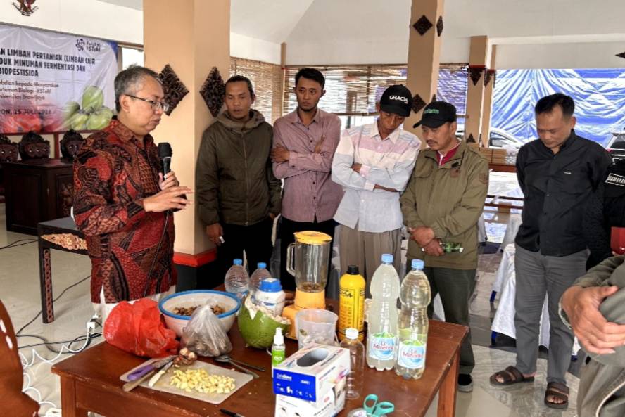 UB Latih UMKM dan Kelompok Tani Pujon Ubah Limbah Cair Apel Jadi Produk Bernilai Ekonomi