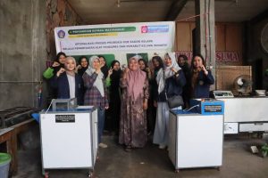 Polinema Terapkan Alat Inovatif untuk Tingkatkan Produksi Kue Sagon Kelapa di Blitar