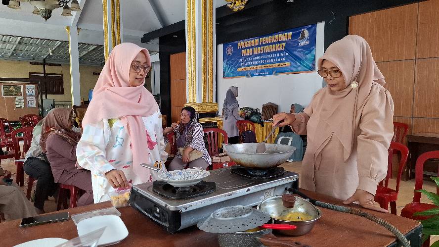 Polinema Dampingi UMKM Tulusbesar Olah Tahu Jadi Nugget Bernilai Tambah