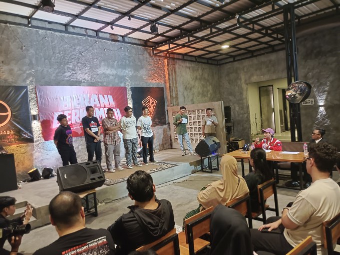 PDIP Jatim Gelar 'Berani Berkomedi', Buka Ruang Kritik Anak Muda Lewat Stand-Up Comedy